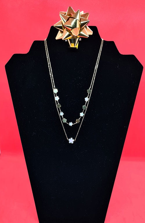 Collier F